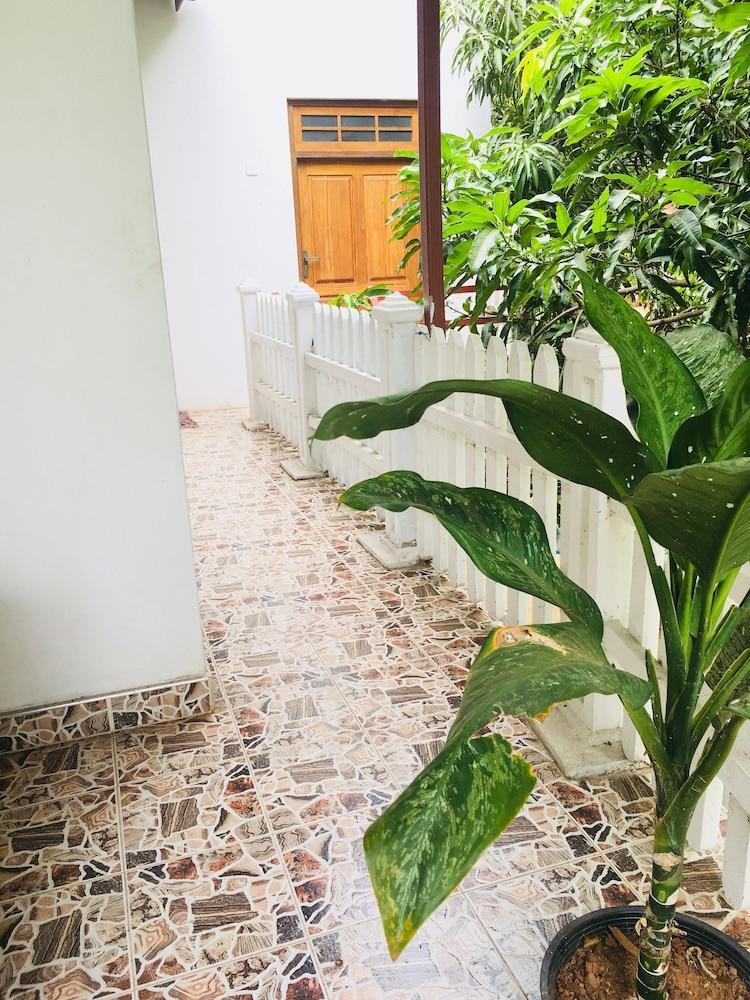 Sudu Neluma Home Stay Polonnaruwa Luaran gambar
