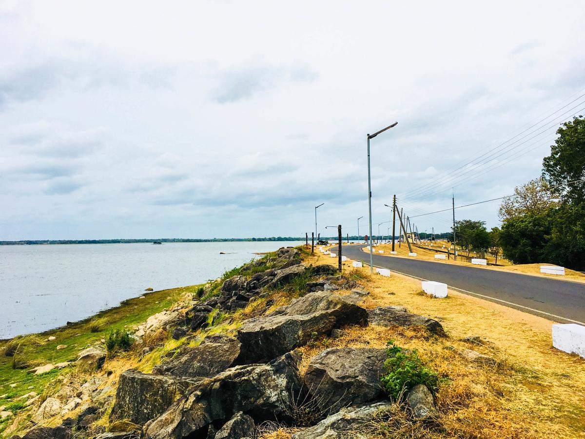 Sudu Neluma Home Stay Polonnaruwa Luaran gambar