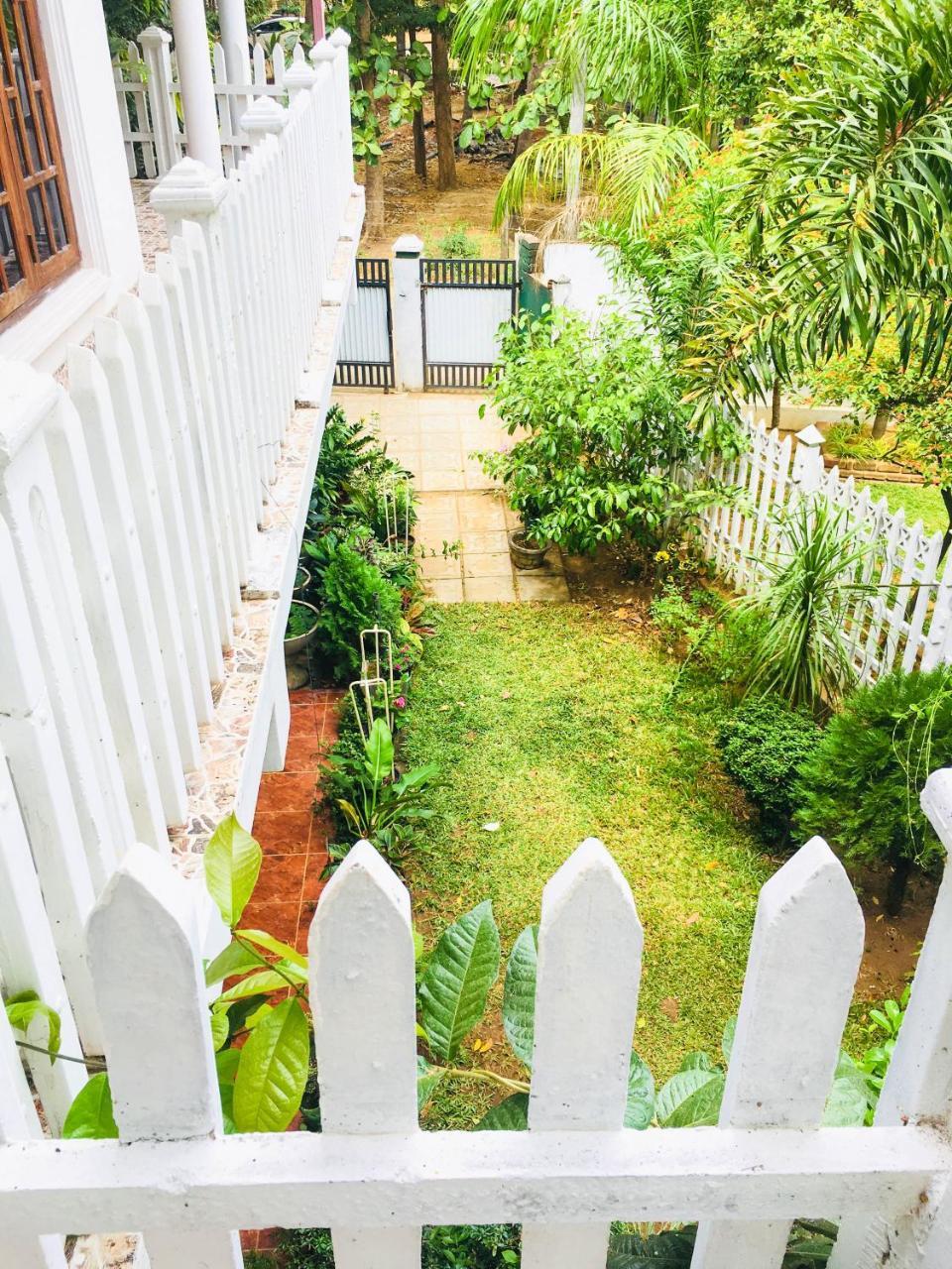 Sudu Neluma Home Stay Polonnaruwa Luaran gambar
